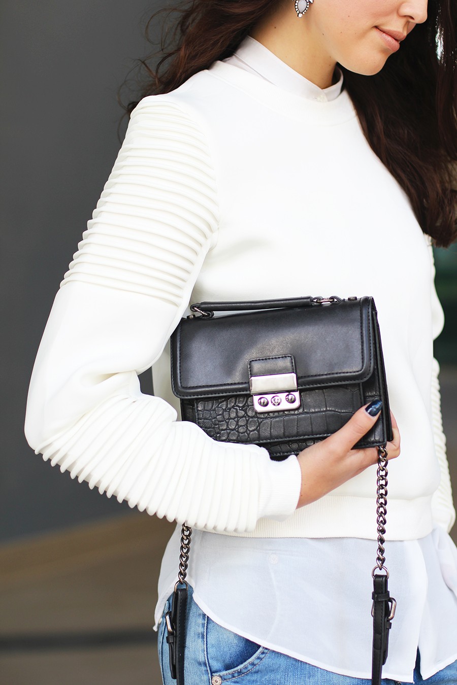 black-chain-bag