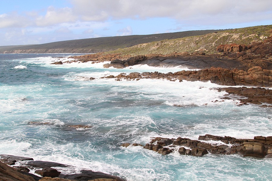 yallingup-beach-cliffs